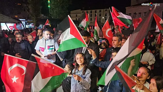 Elazığ'da Vatandaşlar Küresel Sumud Filosu'na Müdahaleyi Protesto Etti