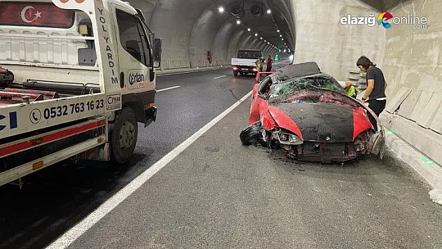 Takla atan otomobil hurdaya döndü