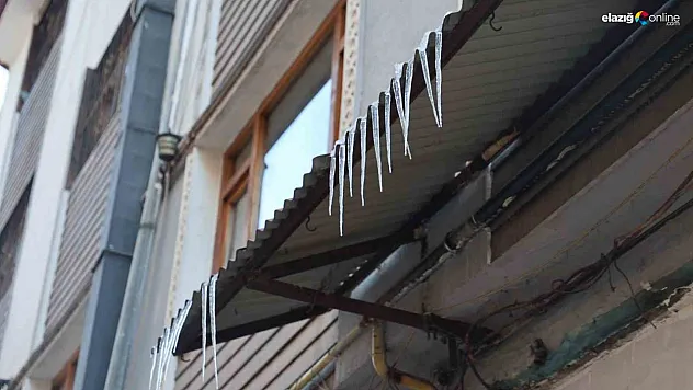 Elazığ'da Kar Yerini Dondurucu Soğuğa Bıraktı!