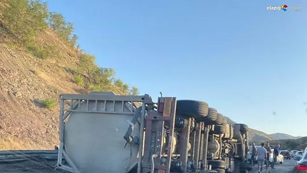 Elazığ Maden'de Kaza: Tır Yan Yattı, Can Pazarı Yaşandı!