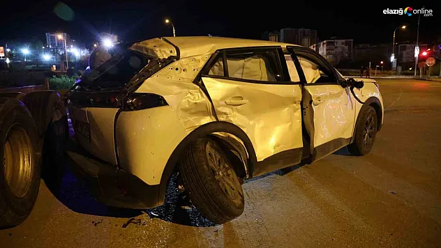 Malatya Caddesi'nde Korkutan Kaza! Tır ile Otomobilin Çarpıştığı Kazada 4 Yaralı!