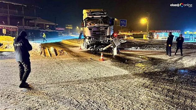 Karakoçan'da buz pisti gibi yol kazaya davetiye çıkardı