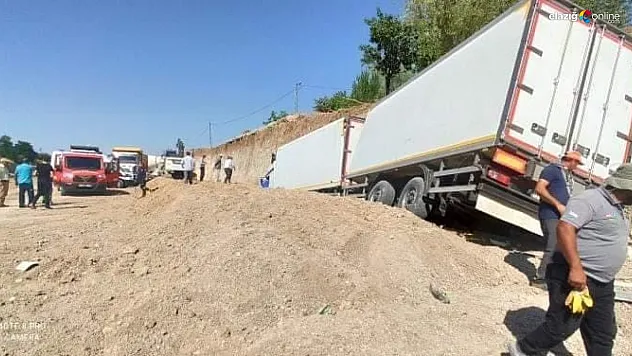 Kontrolden çıkan tır kum birikintisine girdi