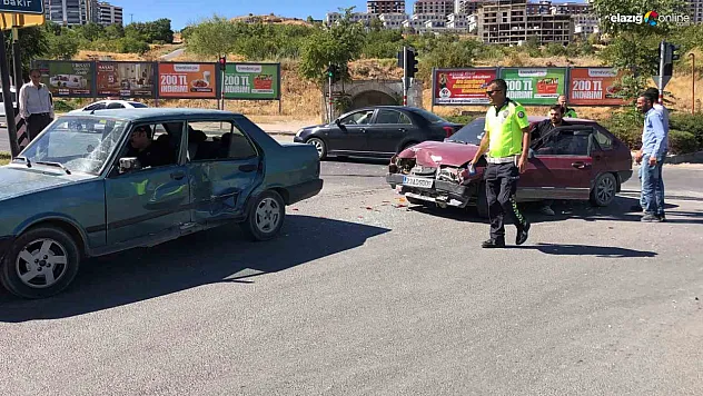 Elazığ Malatya Caddesi'nde Trafik Kazası: 1 Yaralı