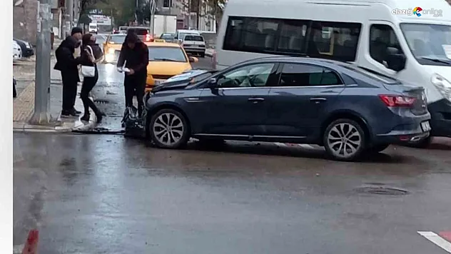 Elazığ'da Trafik Kazası: İki Otomobil Çarpıştı, 1 Kişi Yaralandı!