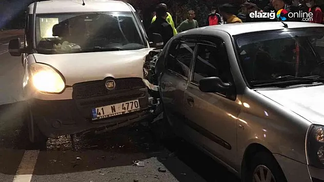 Hafif ticari araç ile otomobilin çarpıştığı kazada 2 kişi yaralandı