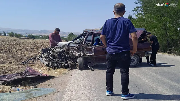 Elazığ Cip Köyü Yolunda İki Otomobil Çarpıştı: 2 Yaralı!