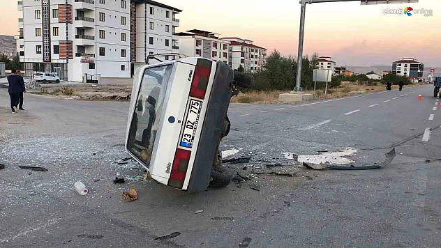 Elazığ'daki Trafik Kazası Paniğe Neden Oldu: 2 Yaralı
