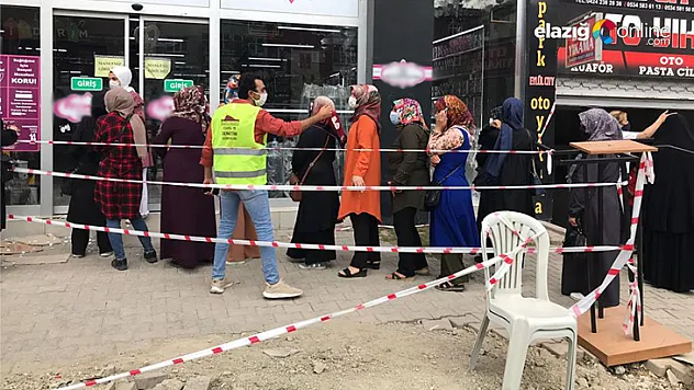 Elazığ'da ucuz halı kuyruğu
