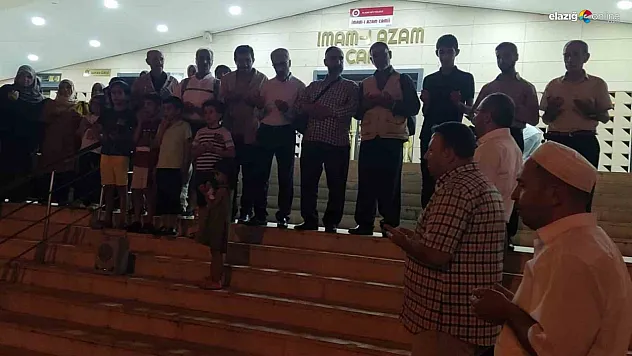 Umreciler Elazığ'dan dualarla uğurlandı