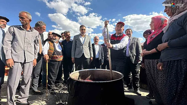 Kurtdere'de Neşeli Görüntüler: Kadın Üreticilerden, Vali Hatipoğlu'na Orcik Dersi