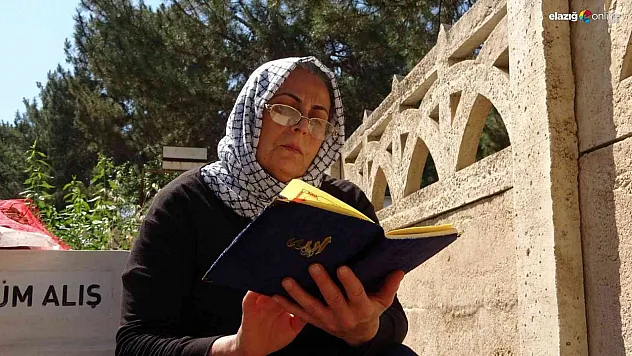 Elazığ'da vatandaşlar arife günü mezarlıklara akın etti