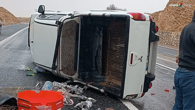Elazığ'da Yağış Kazaya Yol Açtı: Kamyonet Devrildi, Yetkililer Uyardı!