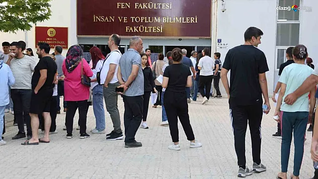 AYT Maratonu Elazığ'da Başladı: Veliler Dua Etti, Öğrenciler Ter Döktü!