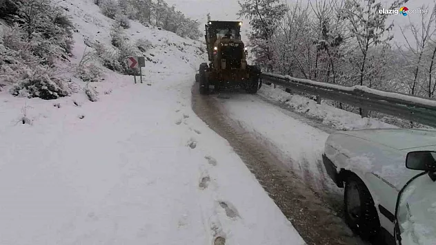 Elazığ'da Kar Yağışı Sonrası Sivrice'de Mahsur Kalan Sürücüyü İl Özel İdaresi Kurtardı!