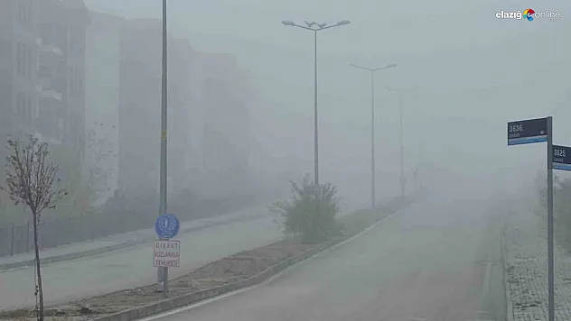 Elazığ'da yoğun sis sürücüleri zorladı: görüş mesafesi yer yer 5 metreye düştü