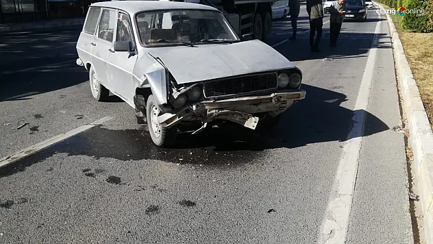 Elazığ'da Üç Araç Çarpıştı! Maddi Hasarlı Kaza Ucuz Atlatıldı