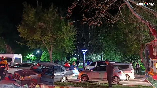 Elazığ'da Trafik Kazası Panik Yarattı! Zincirleme Kazada Yaralı