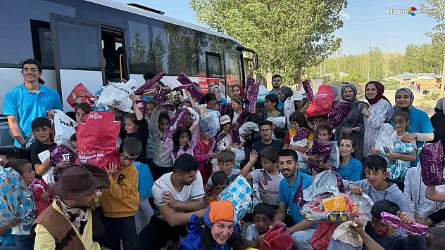 Elazığ'dan Van'a Kardeşlik Köprüsü: Çocuklara Oyuncak ve Kırtasiye Desteği!