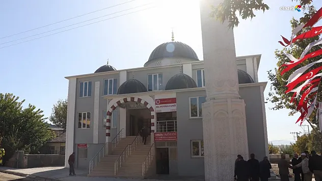 Elazığ depreminde ağır hasar alan Hz. Fatıma Cami dualarla ibadete açıldı