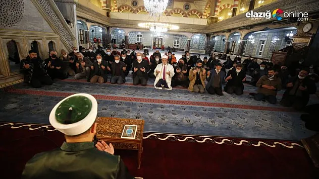 Elazığ depreminde hayatını kaybedenler için mevlit okutuldu
