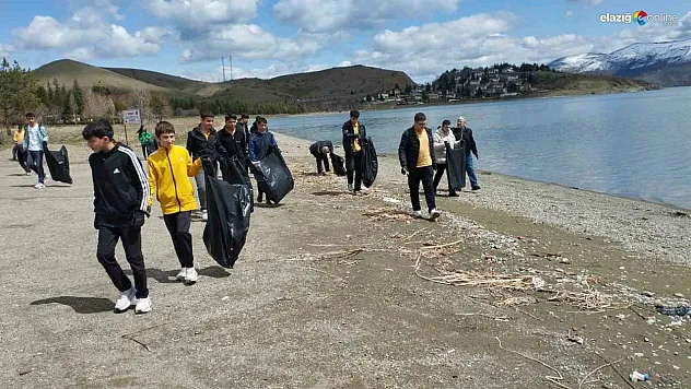 Elazığ'da Turizm Haftası Farkındalığı: Hazar Gölü'nde Çevre Temizliği Etkinliği!