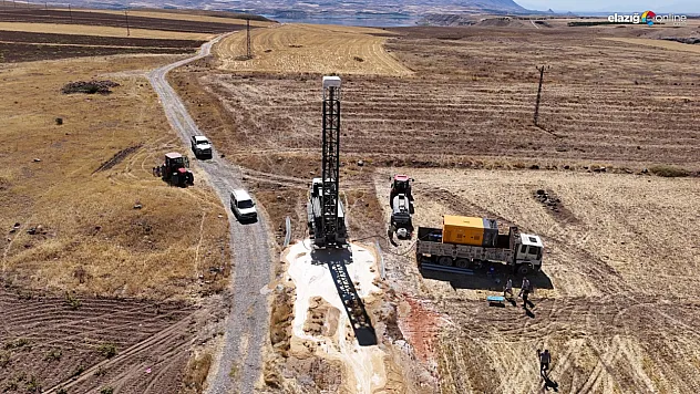 Saniyede 8 Litre! Elazığ İl Özel İdaresi Bir Köyü Daha Suya Kavuşturdu!