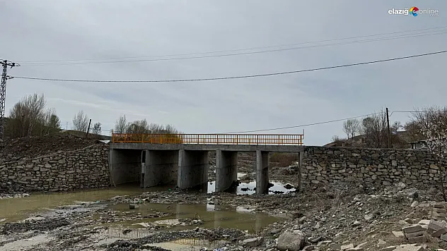 Elazığ İl Özel İdaresi Sorunlu Köprüyü Bayrama Yetiştirdi! 9 Köyün Ulaşımı Rahatladı!