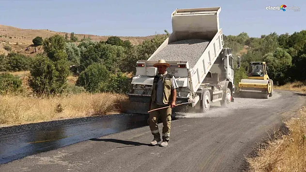 Elazığ'da Yol Standartları Yükseliyor: İl Özel İdaresi'nden Köylere Asfalt Atağı!