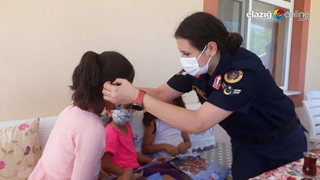 Jandarma ekipleri 50 kadına KADES hakkında eğitim verdi