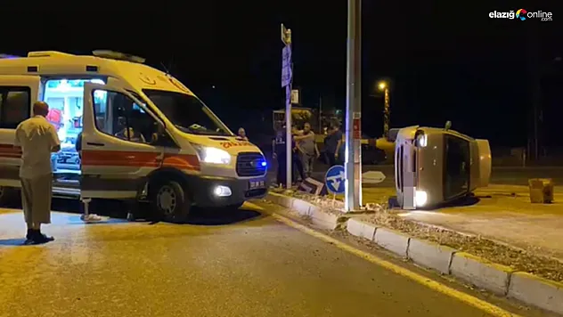 Elazığ Şahinkaya yol ayrımında trafik kazası! 3 Yaralı