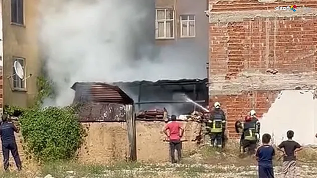 Elazığ Sanayi Mahallesi'nde Odunluk Yangını Paniğe Neden Oldu!