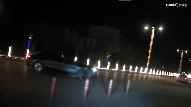 Elazığ Şehir Merkezinde Drift Anları Kameraya Yansıdı