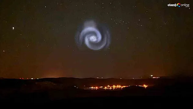 Elazığ'da Gece Yarısı Gökyüzünde Şaşırtan Spiral Işık!