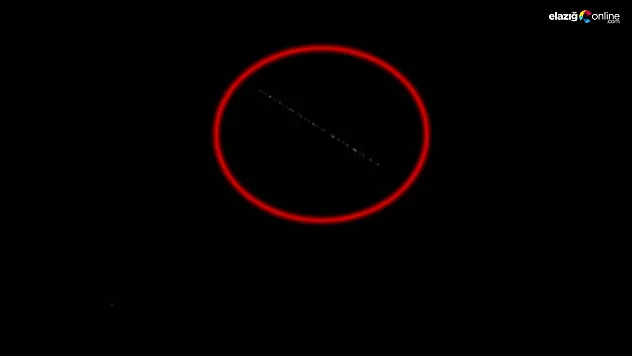 Elazığ semalarında süzülen ışık treni heyecanlandırdı! Görenler telefona sarıldı