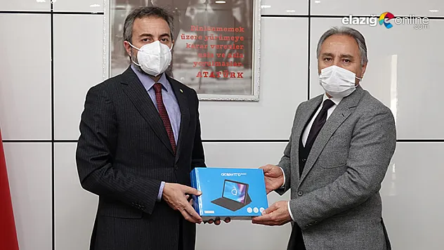 Elazığ TSO tarafından tabletler teslim edildi