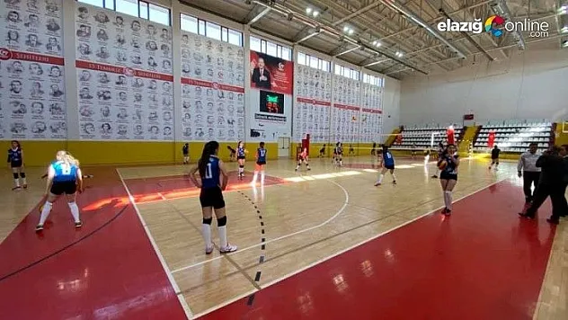 Elazığ Voleybol, evinde oynadığı maçta Mardin Gençlik'i 3-0 mağlup etti