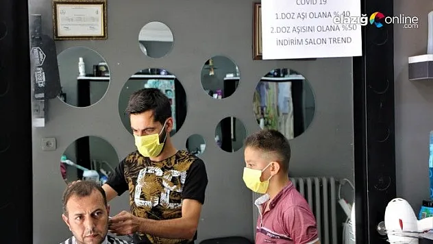 Elazığlı berberden aşı tarifesi