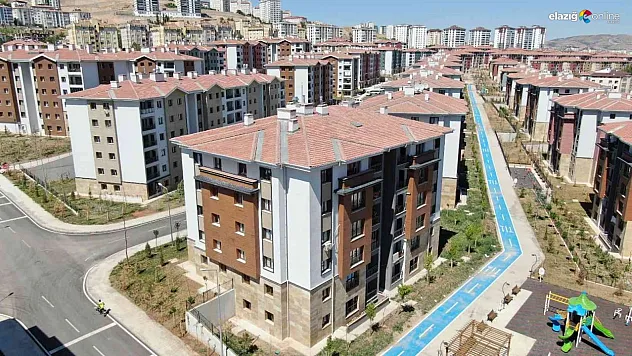 Depremin ardından kente yapılan TOKİ konutları vatandaşlara ilaç oldu