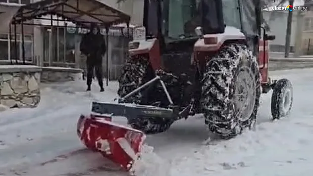 Ağın'da kar seferberliği: Belediye ve vatandaş el ele verdi