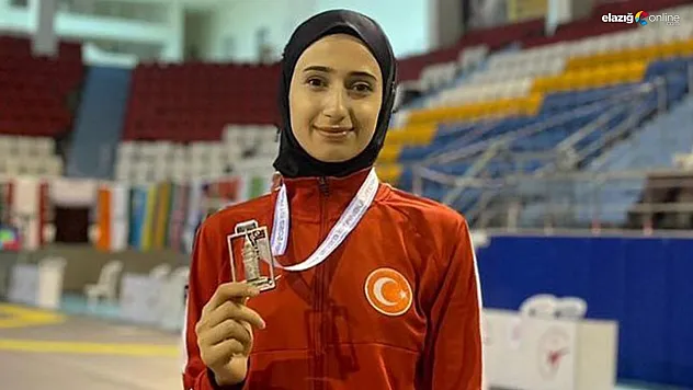 Elazığlı Gülse'den gümüş madalya