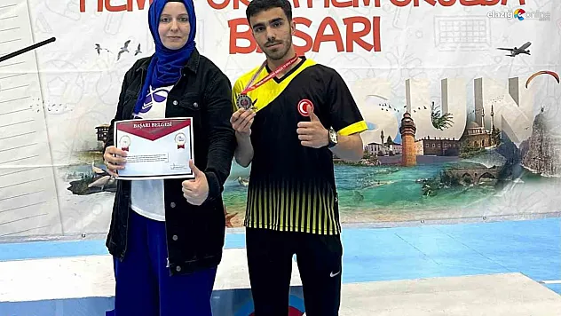 59 İlin Arasından Sıyrıldı: Elazığlı Sporcu Türkiye İkincisi Oldu!