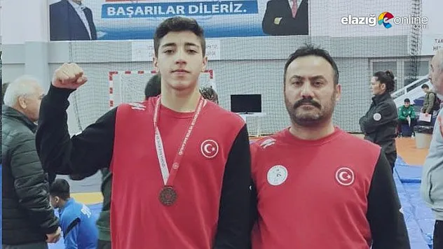 Elazığlı sporcu Canpolat Güreşte Türkiye 3.'sü oldu