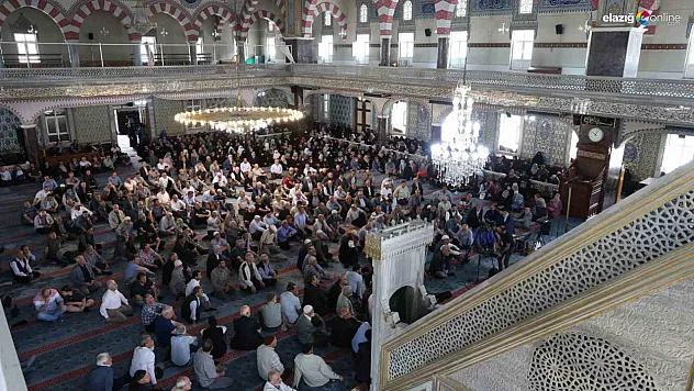 Seminere yüzlerce Elazığlı katıldı