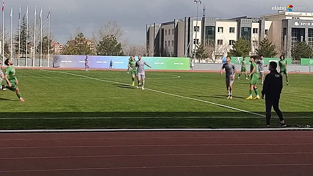 Elazığspor 90'da 3 puanı kaptı!