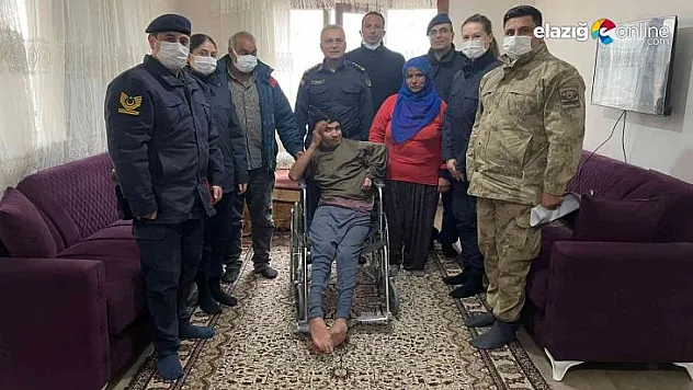 Mehmetçik gönüllere dokunmaya devam ediyor