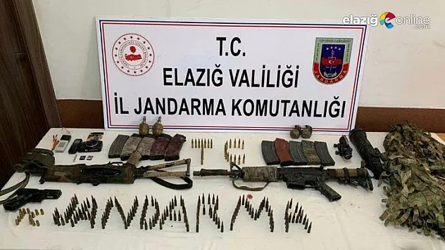 Etkisiz hale getirilen 2 teröristten, silah ve bombaların yanı sıra gizlenme kamuflajı ele geçirildi