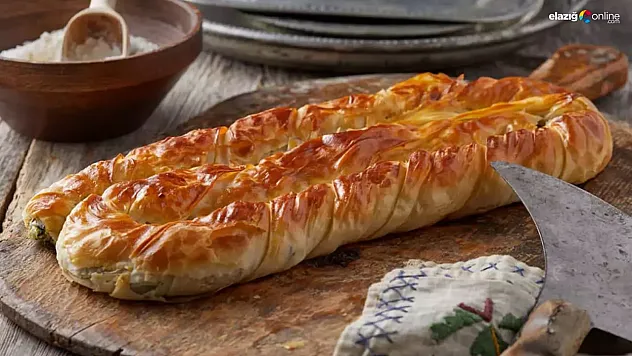Evde yapılan en lezzetli börek! İşte 'Gelinim Mutfakta' tavuklu çarşaf böreği tarifi!