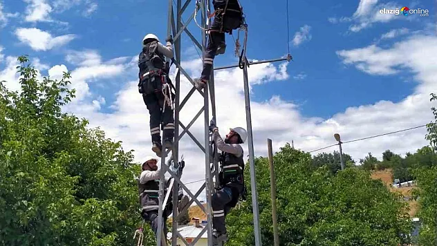 Fırat EDAŞ'tan Saha Çalışanlarına Yüksekte Güvenli Çalışma Eğitimi!