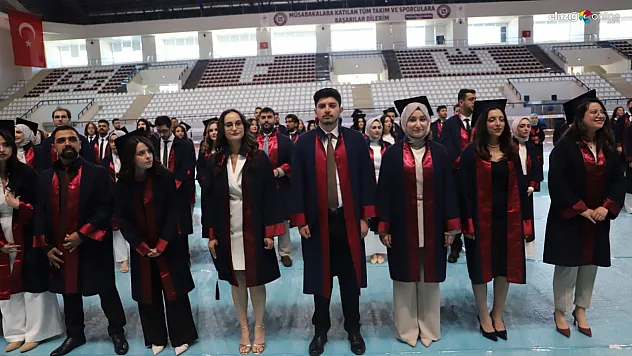 Fırat Üniversitesi'nde Mezuniyet Coşkusu: 720 Öğrenci Hayata Uğurlandı!